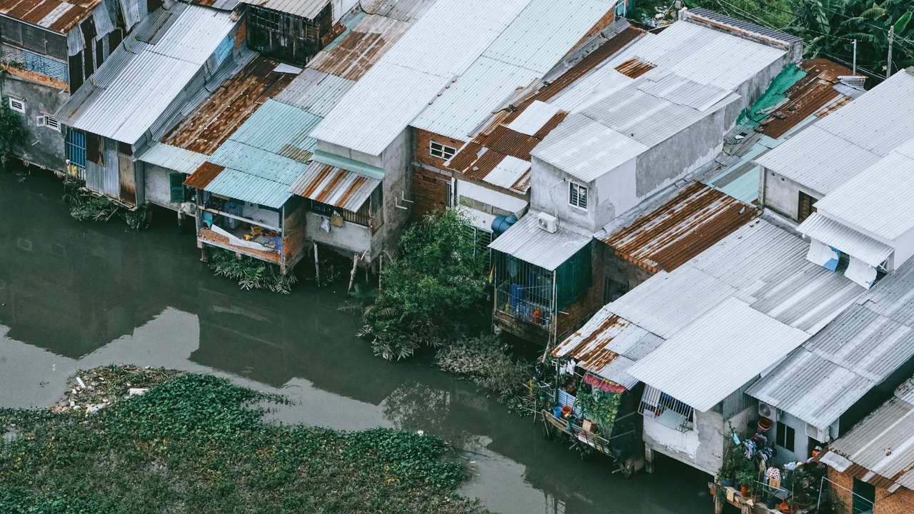 中共中央：加快建立租購(gòu)并舉的住房制度，加快構(gòu)建房地產(chǎn)發(fā)展新模式