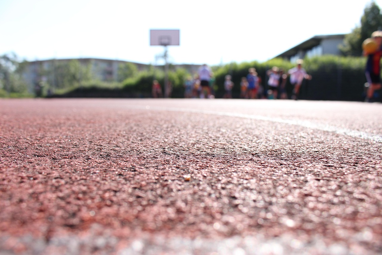 在人生的旅途中，我們常常會(huì)經(jīng)歷各種各樣的夢(mèng)境，其中有些夢(mèng)境會(huì)讓我們感到迷茫、焦慮，甚至有些夢(mèng)境會(huì)讓我們?cè)谛褋?lái)后仍久久不能忘懷。今天，我要講述的就是這樣一個(gè)夢(mèng)—夢(mèng)到在等人