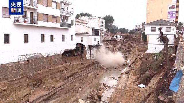 西班牙洪災(zāi)遇難人數(shù)升至214人 志愿者步行前往災(zāi)區(qū)救援